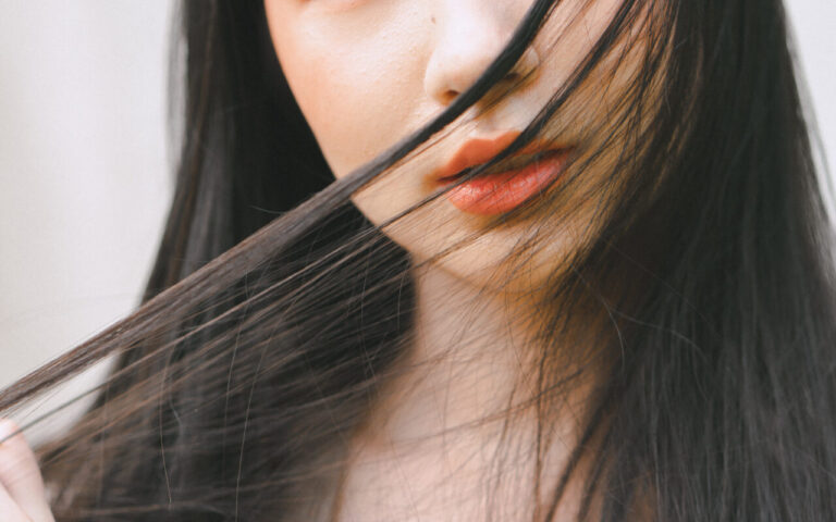 内側から美髪を育む9つの秘訣：皮膚科医が科学的根拠に基づき徹底解説